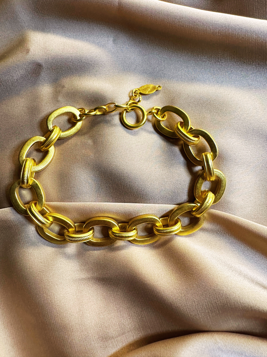 La Vie Parisienne 8" De Rigueur Gold Bracelet